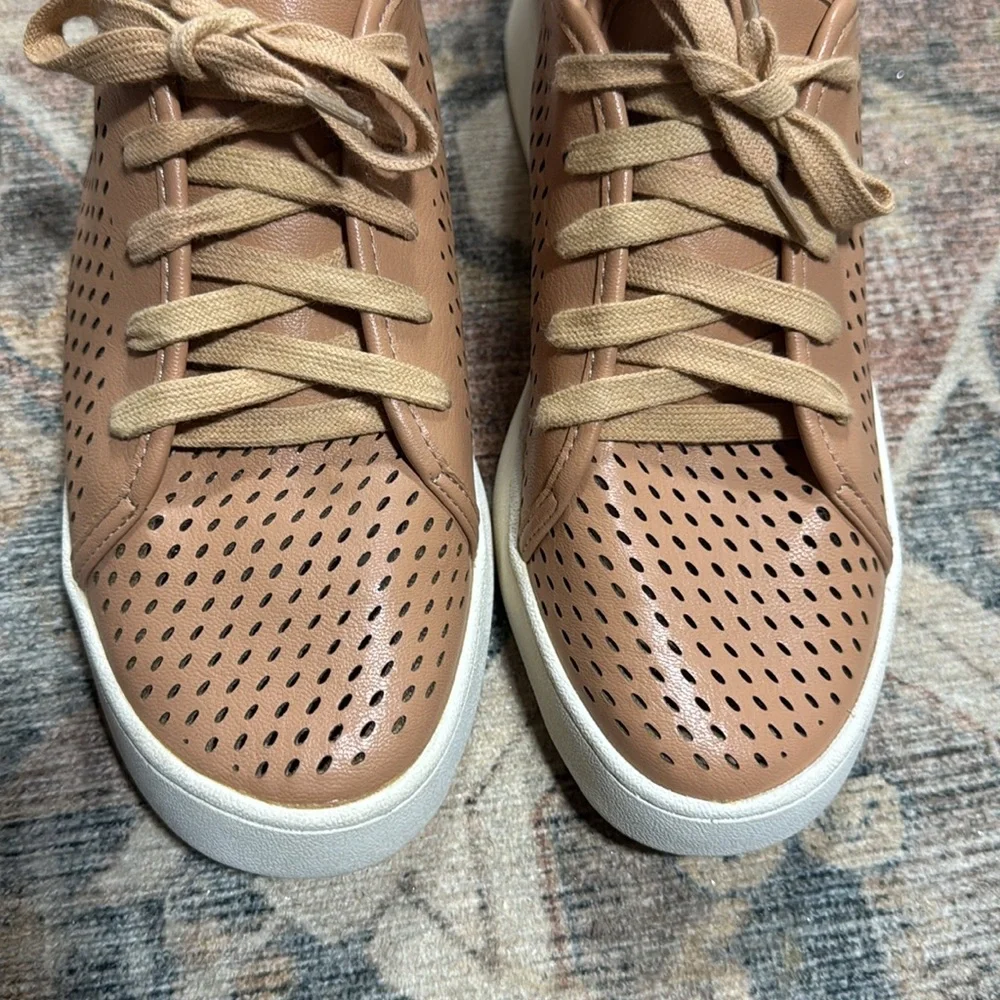 Mi.iM Tan Perforated Lace-Up Sneakers women’s 8.5